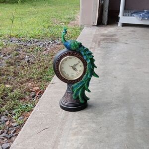 Peacock-Themed Decorative Wall Clock - Green and Blue